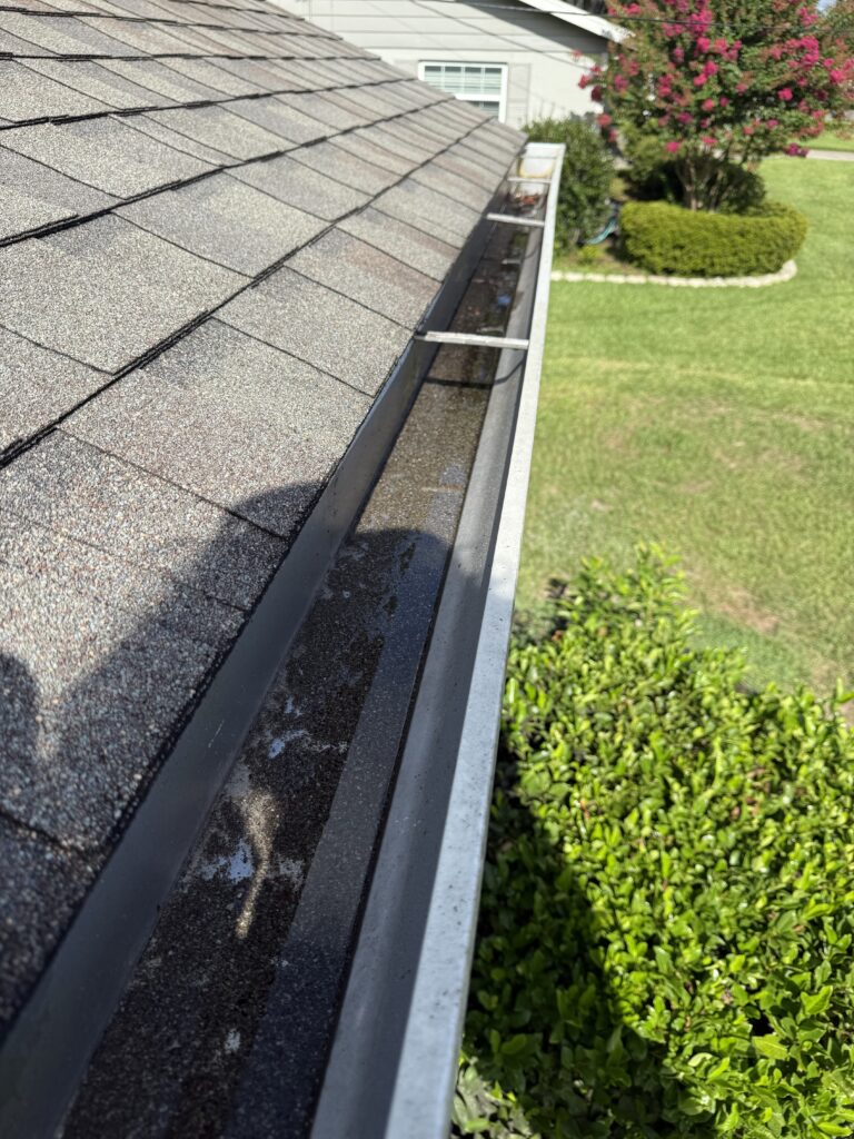 Clean rain gutter edge after D&T gutter cleaning service in Ocala FL